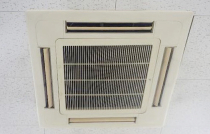 空調更新前と比較して年間電気使用量が28%減少（本牧物流センター） イメージ1